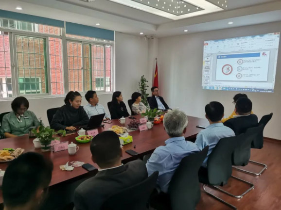 情暖永新昌丨熱烈歡迎廈門(mén)總商會(huì)舉辦的哈工大會(huì)長(zhǎng)班同學(xué)光臨廈門(mén)永新昌參觀指導(dǎo)。